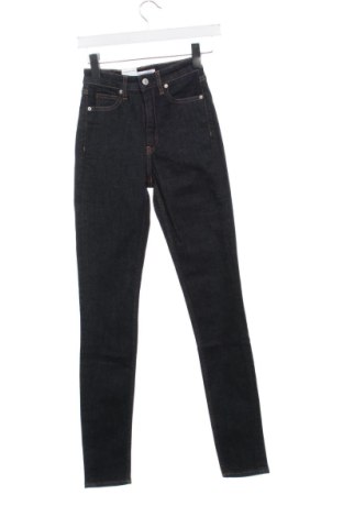 Damskie jeansy Calvin Klein Jeans, Rozmiar XXS, Kolor Niebieski, Cena 368,99 zł, #136499949