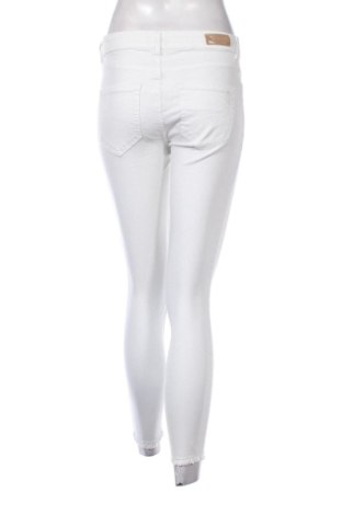 Дамски дънки ONLY, Размер M, Цвят Бял, Цена 17,89 €