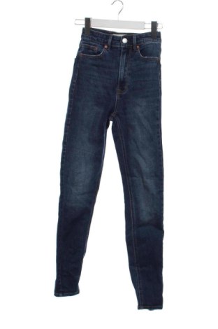 Damskie jeansy Stradivarius, Rozmiar XXS, Kolor Niebieski, Cena 78,99 zł