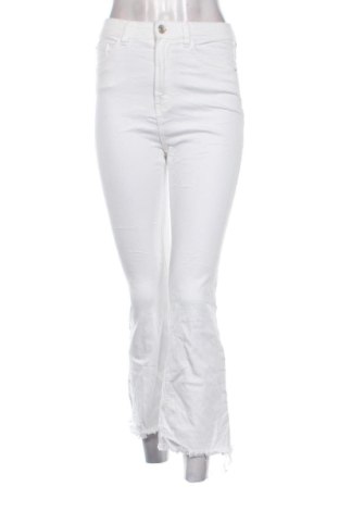 Дамски дънки Stradivarius, Размер S, Цвят Бял, Цена 15,33 €