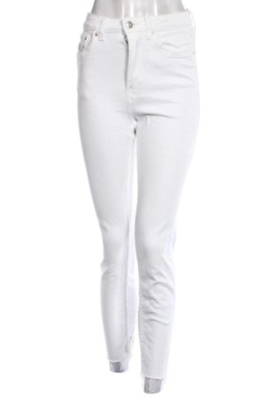Blugi de femei Stradivarius, Mărime S, Culoare Alb, Preț 77,99 Lei, #136564831