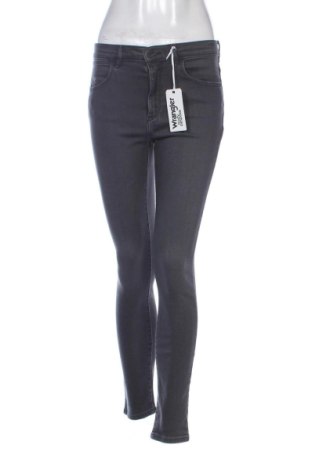 Дамски дънки Wrangler, Размер S, Цвят Сив, Цена 61,35 €, #136553389