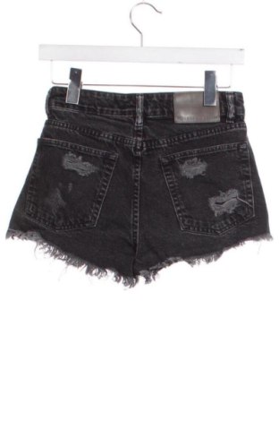 Дамски къс панталон Pull&Bear, Размер XS, Цвят Черен, Цена 9,78 €