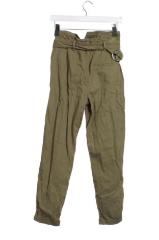 Дамски панталон Bershka, Размер XS, Цвят Зелен, Цена 15,33 €