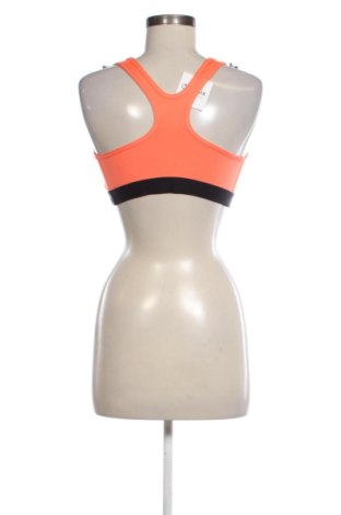 Top sport de damă. Nike, Mărime L, Culoare Multicolor, Preț 88,62 Lei