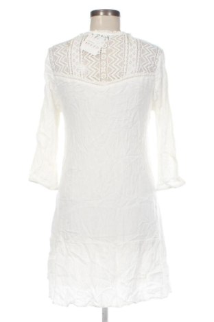 Kleid Amisu, Größe M, Farbe Weiß, Preis 25,99 €