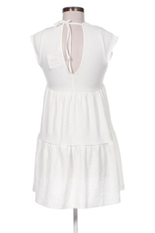 Φόρεμα Bershka, Μέγεθος XS, Χρώμα Λευκό, Τιμή 20,00 €