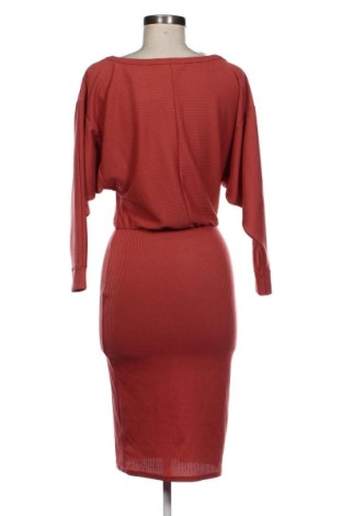 Sukienka Boohoo, Rozmiar XS, Kolor Różowy, Cena 104,99 zł