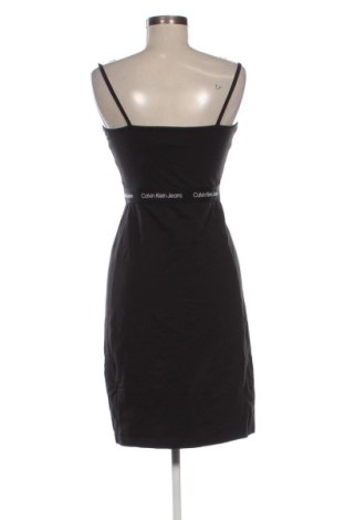 Рокля Calvin Klein Jeans, Размер M, Цвят Черен, Цена 65,44 €