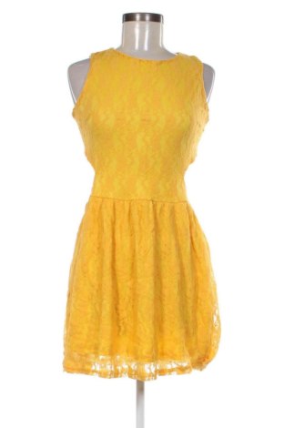 Kleid Club L, Größe M, Farbe Gelb, Preis 42,01 €