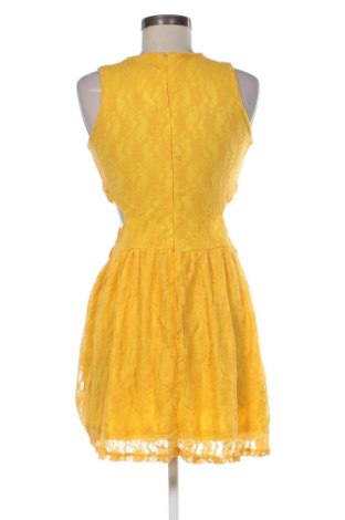 Kleid Club L, Größe M, Farbe Gelb, Preis 42,01 €
