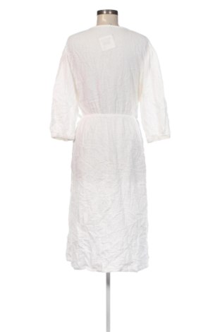 Kleid Hema, Größe M, Farbe Weiß, Preis 25,99 €