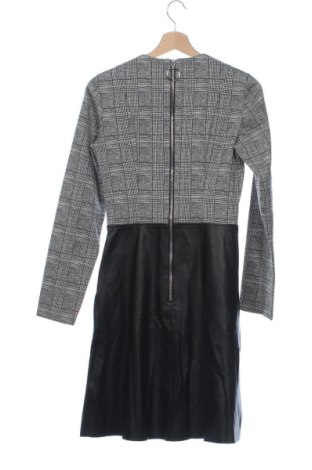 Рокля Hugo Boss, Размер S, Цвят Многоцветен, Цена 101,67 €
