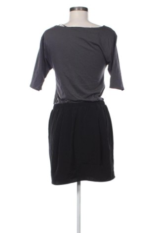 Sukienka Uniqlo, Rozmiar S, Kolor Kolorowy, Cena 129,99 zł