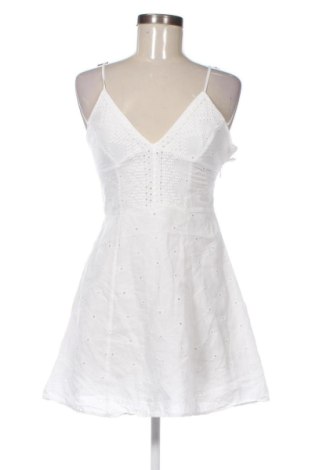Kleid Zara, Größe M, Farbe Weiß, Preis 17,99 €