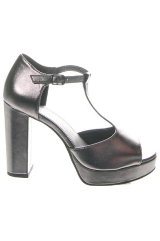 Сандали Catwalk, Размер 36, Цвят Сребрист, Цена 71,55 €