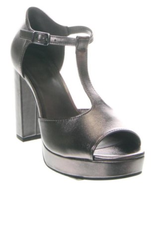 Сандали Catwalk, Размер 36, Цвят Сребрист, Цена 71,55 €