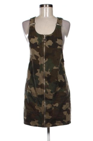 Latzkleid Terranova, Größe M, Farbe Mehrfarbig, Preis 20,00 €