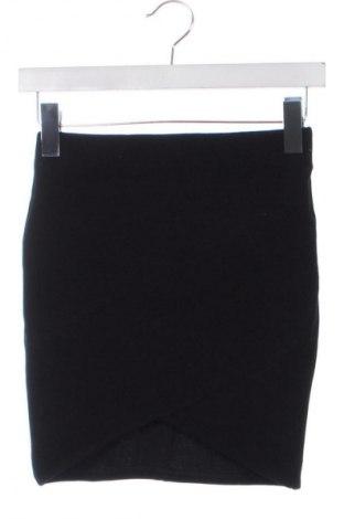 Пола Bershka, Размер XS, Цвят Черен, Цена 4,60 €