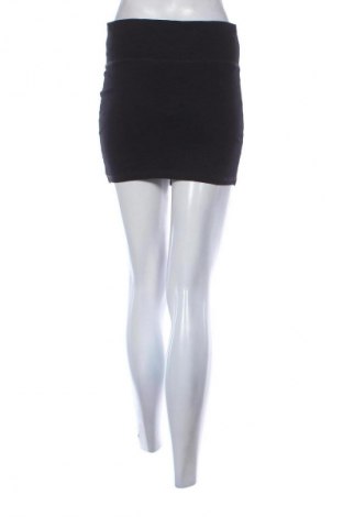 Пола Clockhouse, Размер M, Цвят Черен, Цена 2,04 €