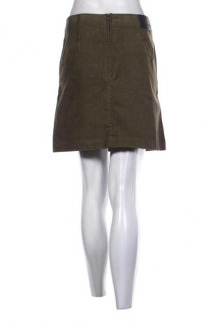 Пола Comma,, Размер M, Цвят Зелен, Цена 13,80 €