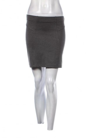 Пола Cubus, Размер S, Цвят Сив, Цена 2,04 €