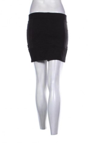 Пола H&M, Размер M, Цвят Черен, Цена 2,04 €