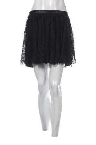 Пола H&M Divided, Размер M, Цвят Черен, Цена 2,04 €