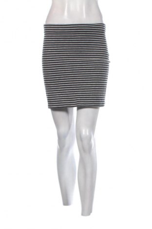 Пола H&M Divided, Размер M, Цвят Многоцветен, Цена 2,04 €