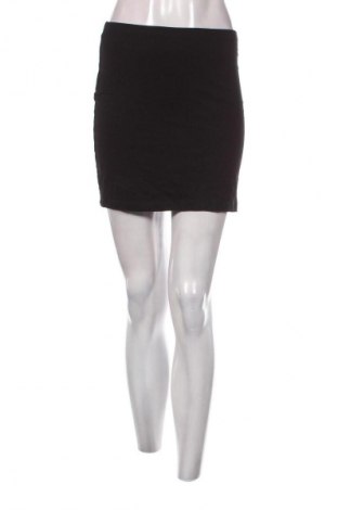 Пола H&M Divided, Размер M, Цвят Черен, Цена 2,04 €