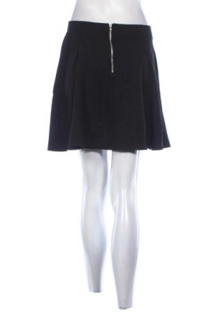 Пола H&M Divided, Размер M, Цвят Черен, Цена 3,57 €