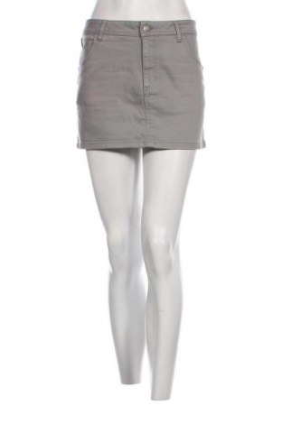 Пола H&M Divided, Размер M, Цвят Сив, Цена 2,04 €