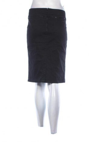 Пола Inisess, Размер M, Цвят Черен, Цена 2,04 €