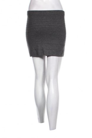 Пола Promod, Размер S, Цвят Сив, Цена 3,57 €