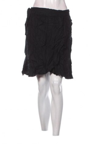 Пола Yessica, Размер M, Цвят Черен, Цена 2,04 €