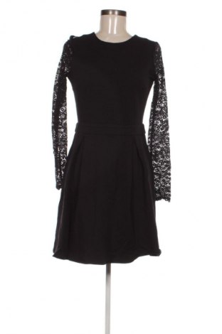 Šaty  About You, Velikost M, Barva Černá, Cena  199,00 Kč