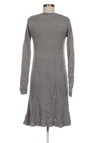 Šaty  Edited, Velikost M, Barva Šedá, Cena  409,00 Kč