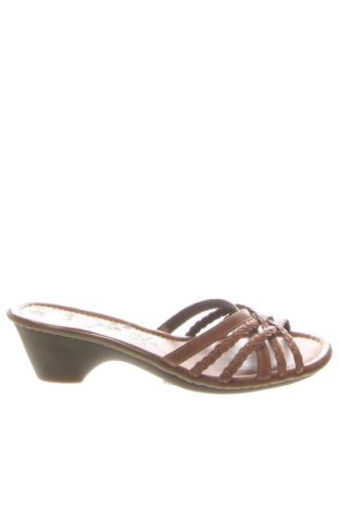 Чехли Clarks, Размер 39, Цвят Бежов, Цена 74,13 €, #136652844