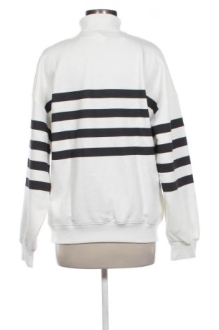Дамска блуза Bershka, Размер XS, Цвят Многоцветен, Цена 32,21 €