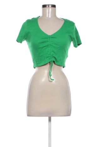 Дамска блуза Bershka, Размер M, Цвят Зелен, Цена 10,22 €