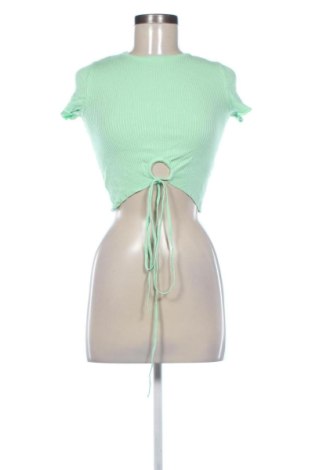 Damen T-Shirt Bershka, Größe XS, Farbe Grün, Preis 11,99 €