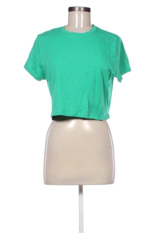 Γυναικείο t-shirt Stradivarius, Μέγεθος M, Χρώμα Πράσινο, Τιμή 8,77 €, #136672835