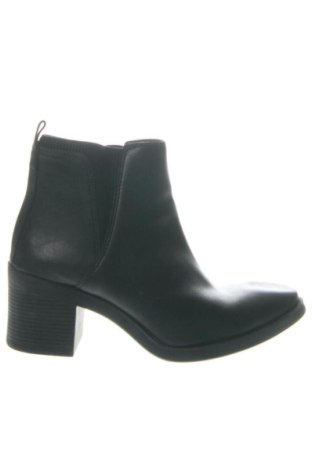 Botine de damă LC Waikiki, Mărime 37, Culoare Negru, Preț 60,79 Lei, #136591123