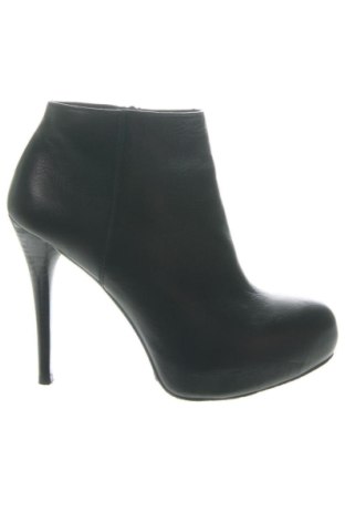 Botine de damă Stuart Weitzman, Mărime 37, Culoare Negru, Preț 1.560,79 Lei, #136653857
