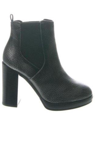 Botine de damă Unbranded, Mărime 35, Culoare Multicolor, Preț 205,25 Lei, #136645562