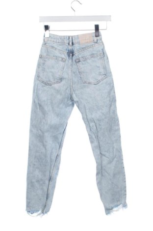 Дамски дънки Bershka, Размер XXS, Цвят Син, Цена 24,38 €