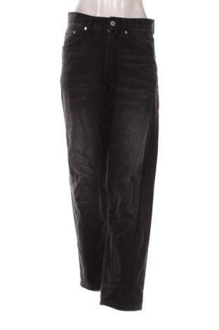 Damskie jeansy Bershka, Rozmiar M, Kolor Czarny, Cena 79,15 zł