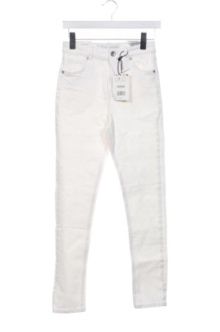 Дамски дънки Bershka, Размер XS, Цвят Бял, Цена 19,42 €, #136587249