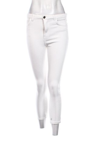 Dámske džínsy  Bershka, Veľkosť S, Farba Biela, Cena  14,77 €, #136599777