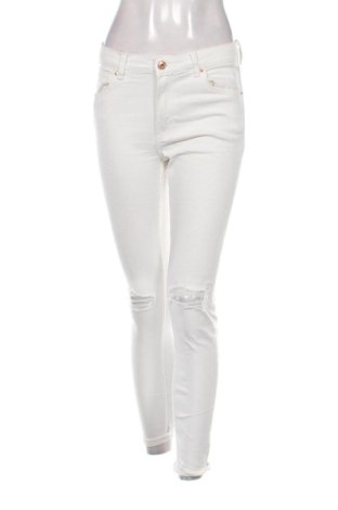 Дамски дънки Bershka, Размер M, Цвят Бял, Цена 15,33 €